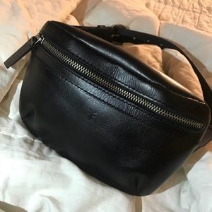 🚨 TREND ALERT: 100% Genuine Leather FRYE hip pack